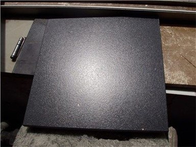 Granit Hitam Berkulit