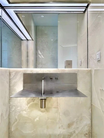 Kamar Mandi Onyx Putih